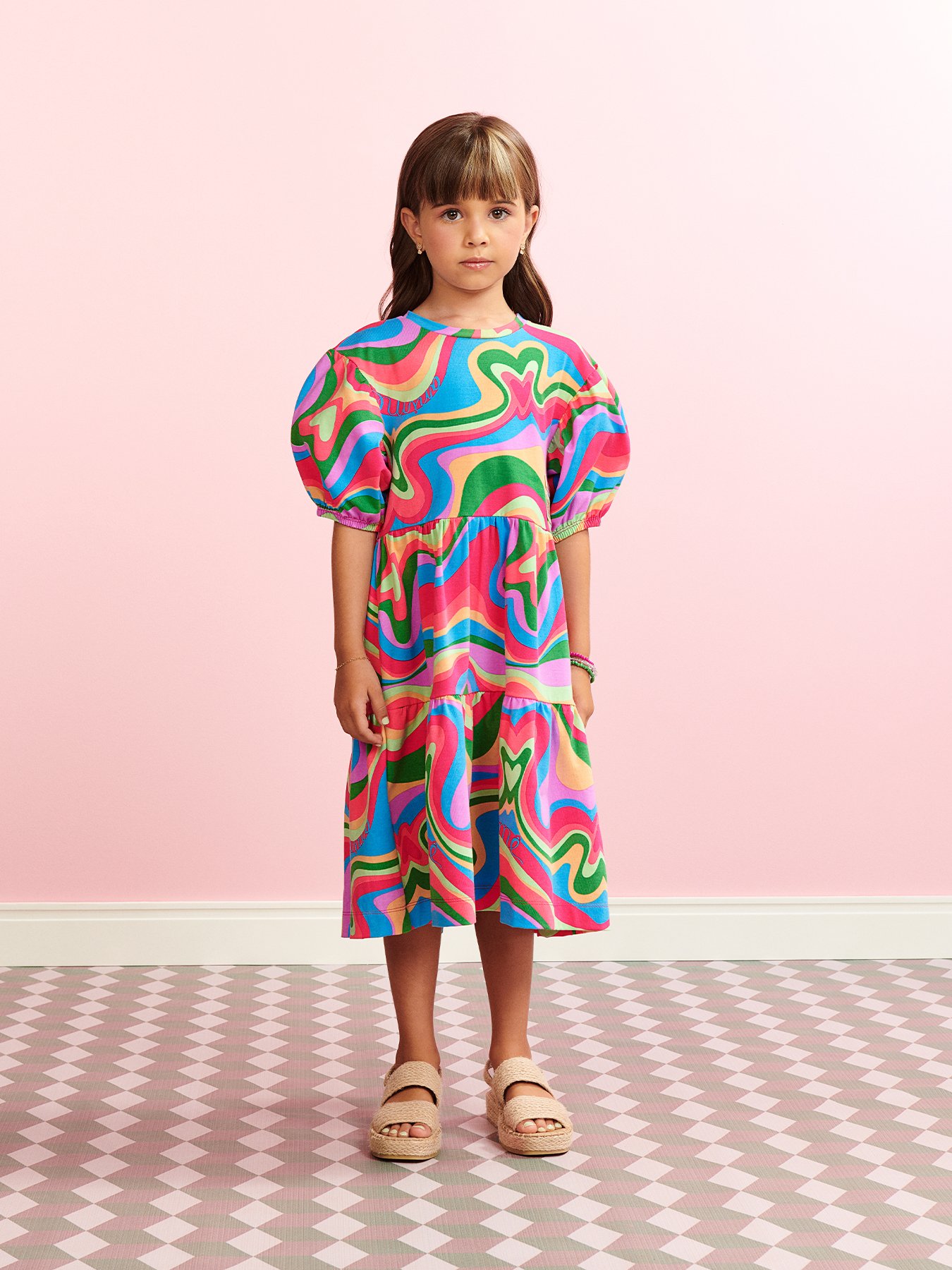 Vestido com detalhes nas manga super fashion