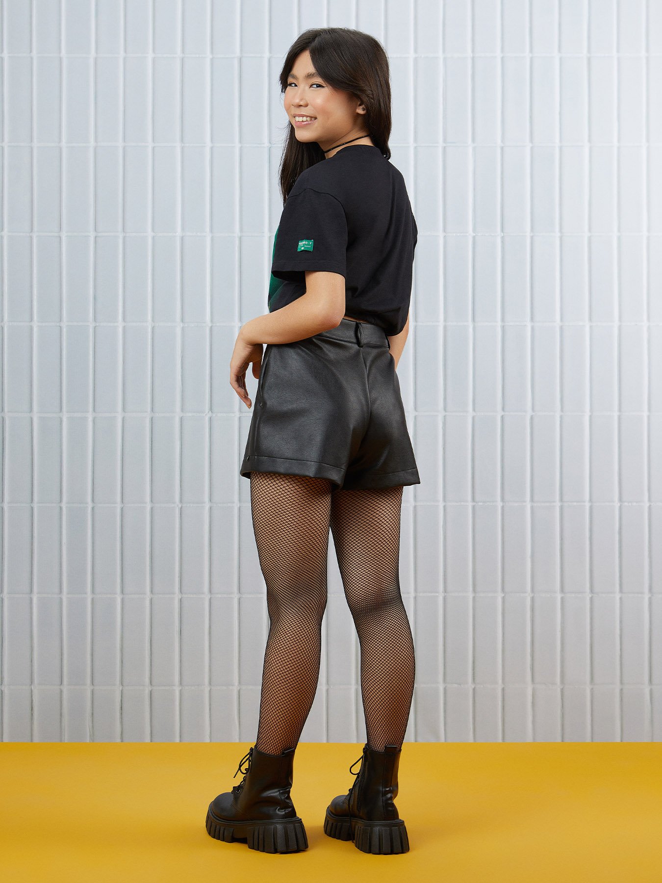 Short Fake Leather Preto