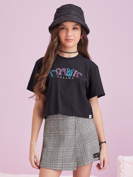 T-shirt Preta Bordada