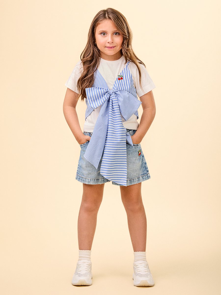 Short Jeans com Cereja e Laço Listrado