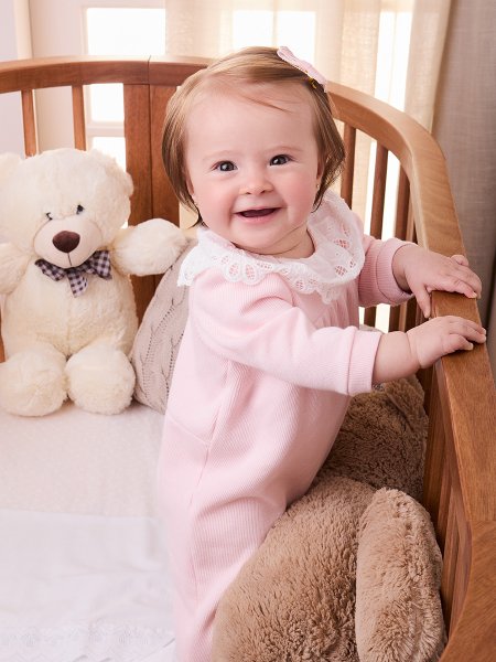 Macacão Rosa com Gola de Laise