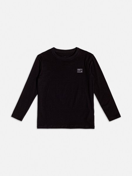 Camiseta com Etiqueta Decorativa