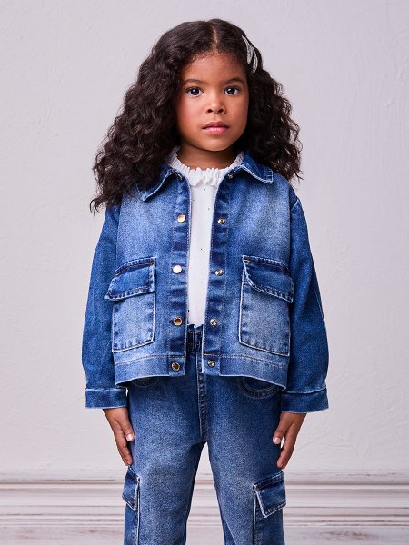 Jaqueta Jeans com Bolsos e Lapelas