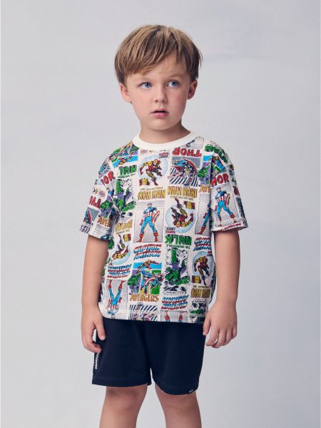 Conjunto com Estampa de Heróis