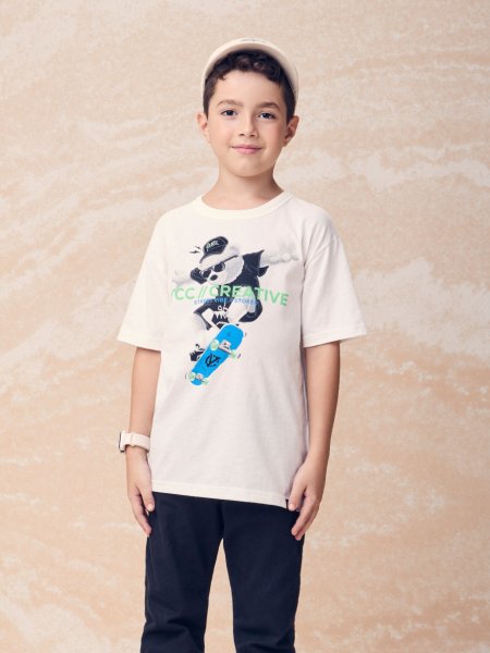 Camiseta Off de Ursinho de Boné