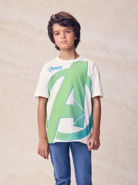 Camiseta com Estampa do Avengers