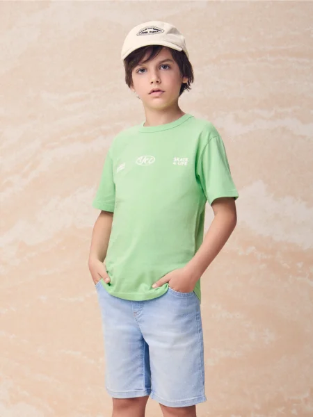 Camiseta com Estampa Urban and Creative