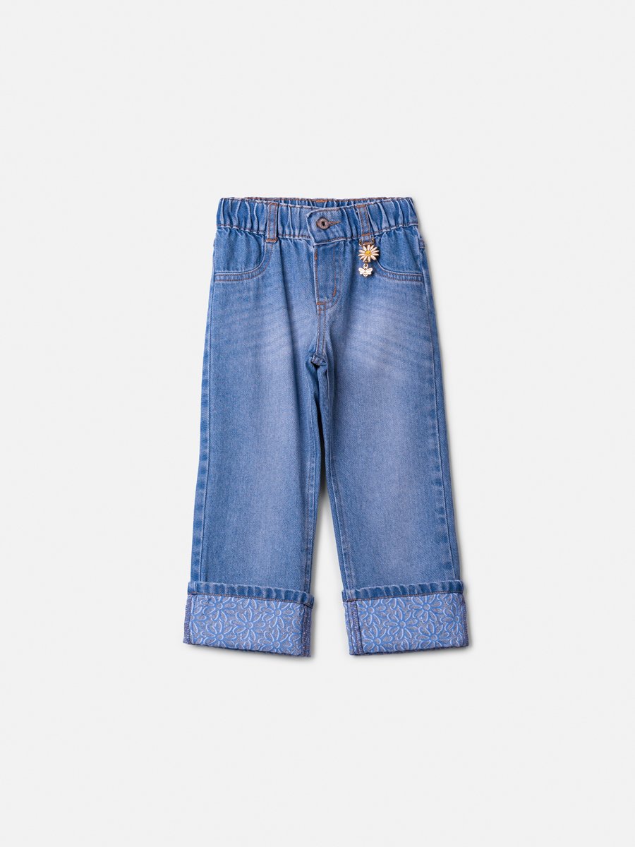Shorts Jeans com Pingente de Margarida