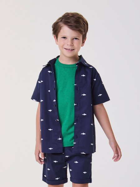 Camisa Manga Curta Marinho com Tubarões