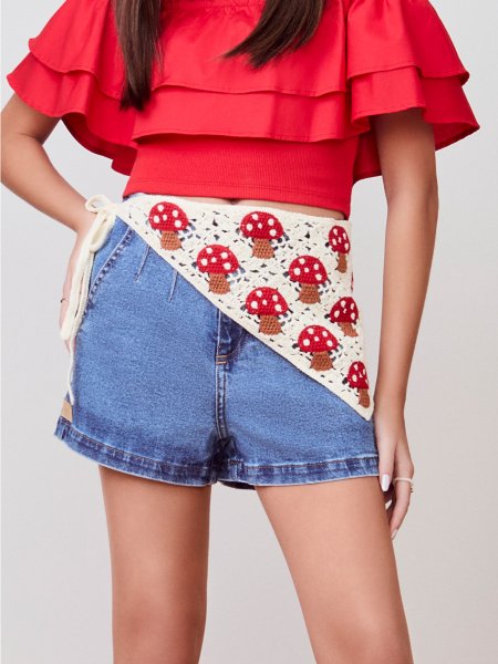 Short Jeans com Bandana em Crochê de Cogumelos