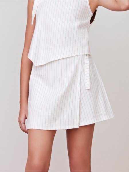 Short Saia Off White Listrado