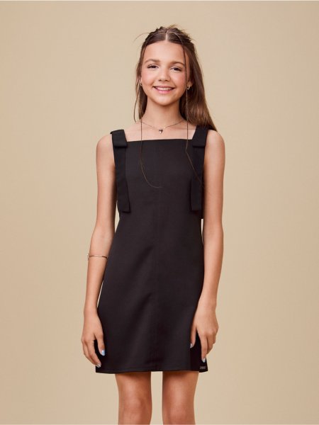 Vestido Preto com Laços