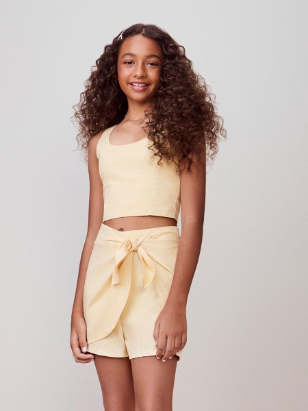 Conjunto Amarelo de Alfaiataria com Laço