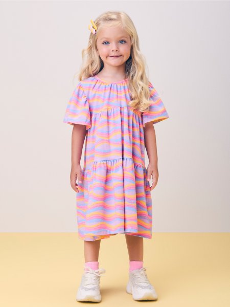 Vestido Rosa de Arco-Íris