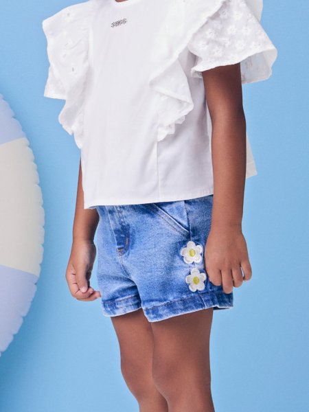 Short Jeans com Bordado de Flores