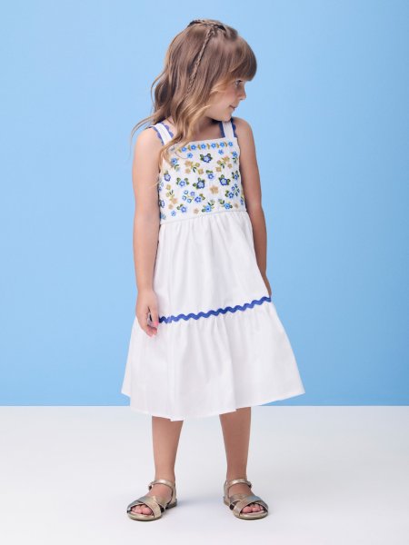 Vestido Off com Bordado de Flores