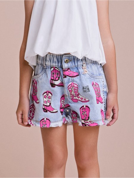 Short Jeans Infantil com Estampa de Botas Country
