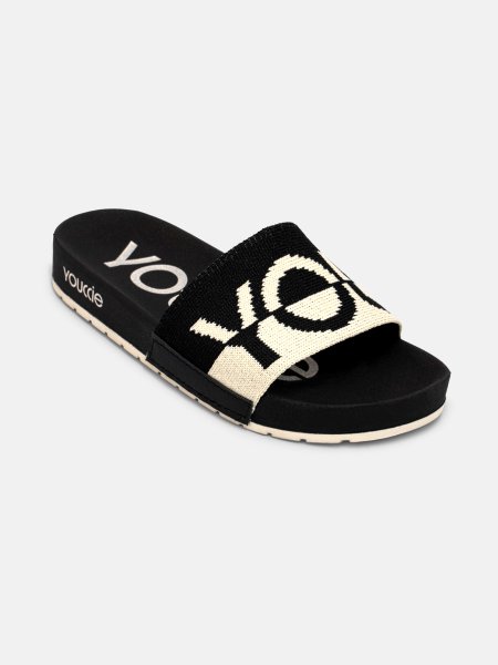 Chinelo Slide Preto com Tira de Tecido Tramado