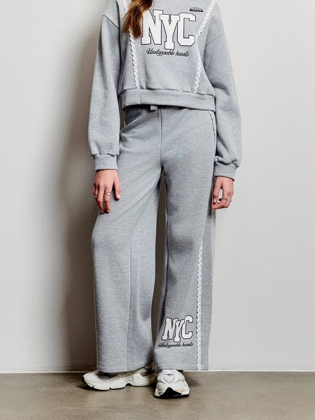 Calça Feminina Authoria Wide de Moletom com Renda