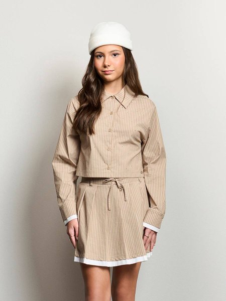 Camisa Feminina Authoria com Riscas de Giz e Pedrarias