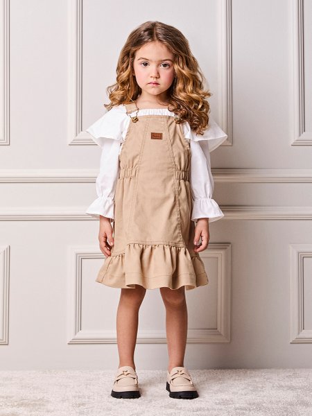 Salopete Infantil Menina Animê de Sarja com Recortes e Fivelas