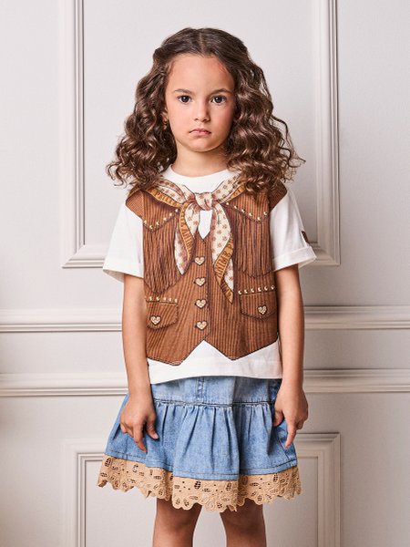 T-Shirt Infantil Menina Animê com Estampa de Colete Country