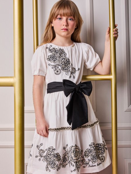 Vestido Infantil Menina Animê com Bordado Floral