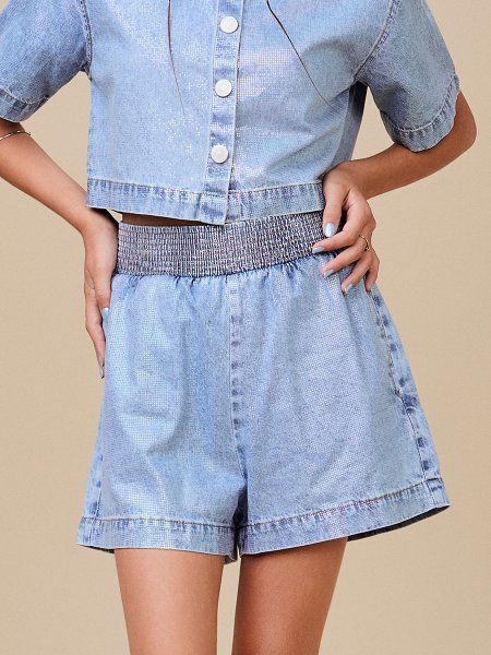 Short Jeans com Detalhes em Foil
