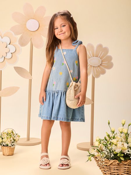 Vestido Infantil Menina Jeans com Bordado Floral e Alças Laço Momi