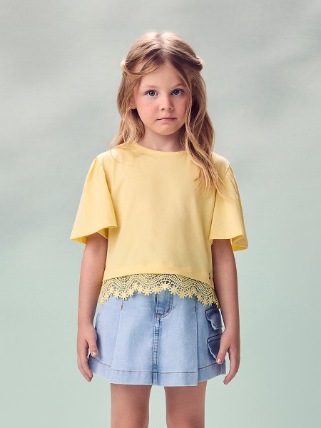 Blusa Infantil Menina Animê Amarelo Manteiga com Barra de Renda Guipir