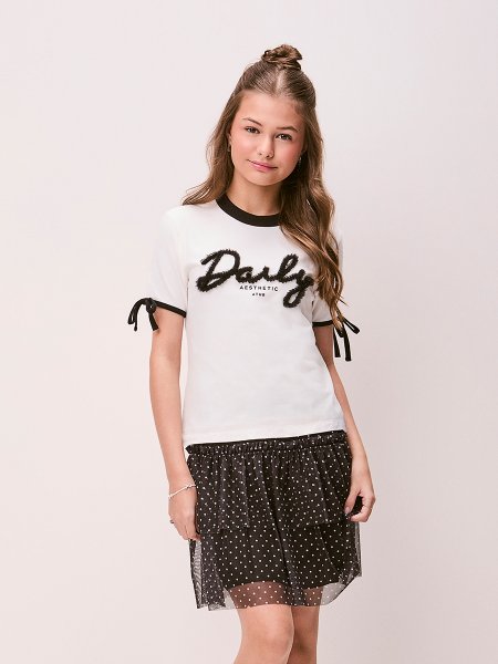 T-Shirt Feminina Baby Tee com Lettering de Tule Authoria