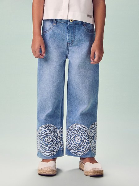 Calça Infantil Menina Animê Jeans com Barra Bordada