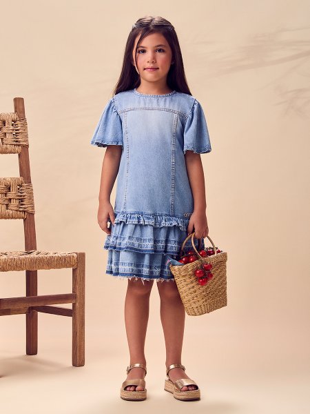 Vestido Jeans Infantil Menina com Recortes e Babado Animê