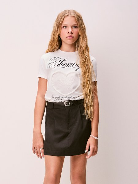 T-Shirt Feminina Baby Tee com Bordado Authoria