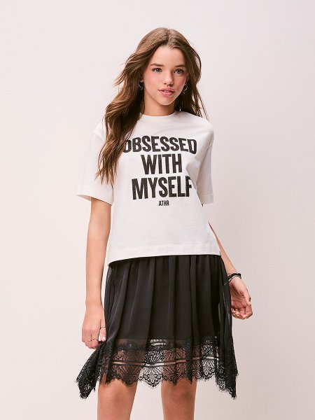 T-Shirt Feminina Lettering com Strass Authoria